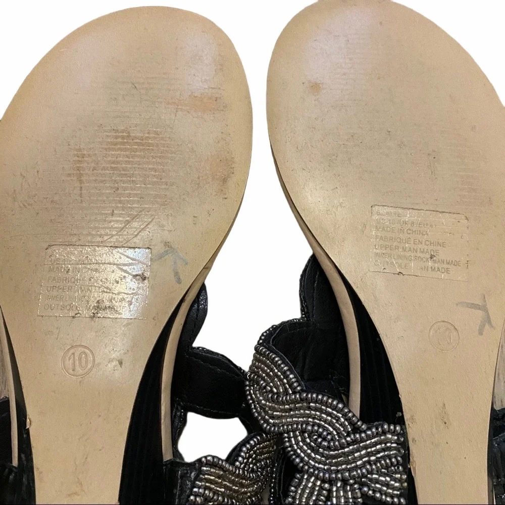 JustFab Black Flat Sandals Size 10